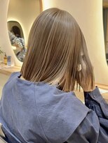 ヒビヲ(HIBIO) ワンブリーチダブルカラーハイトーンショート切りっぱなしボブ