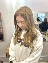 ラボアン 梅田店(lab.em.)&nbsp;巻き髪ベージュヘア