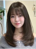 顔周りレイヤーカットくびれヘアミルクティーベージュカラー
