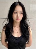 黒髪ロングレイヤー × ゆるやかウェーブ