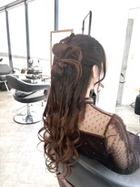 アシュア(Asure)&nbsp;「横浜ヘアセット｜結婚式に人気◎上品カチモリハーフ」