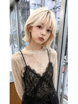 ミラ 新宿(MILA) ホワイトベージュ/外はねボブ