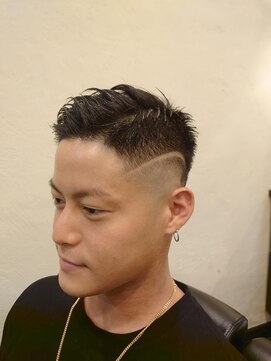 スカイマスターバーバー 渋谷(SKY MASTER BARBER) サイドラインスキンフェード[床屋/シェービング/渋谷]