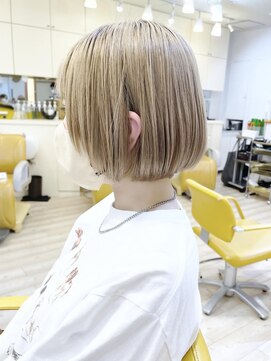 モリオ フロム ロンドン 成増店 【morio成増 芹澤】切りっぱなしボブ ハイトーンカラー