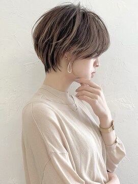 アンド ストーリーズ(&STORIES) 前髪あり耳掛け丸みくびれボブ/20代/30代/40代/ハイライト(蘭)