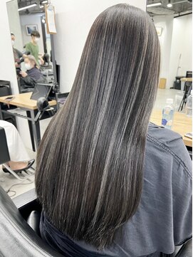 キラ 渋谷(KILLA) コントラストハイライト/レイヤーカット/白髪ぼかし/前髪表参道