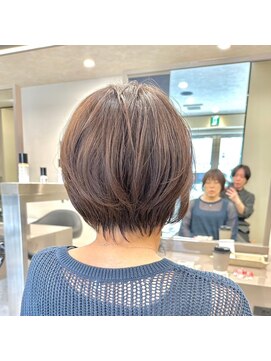 シシ 大宮(She 2.) 大人ショートボブ/ホワイトグレージュ/ブリーチ/ダブルカラー