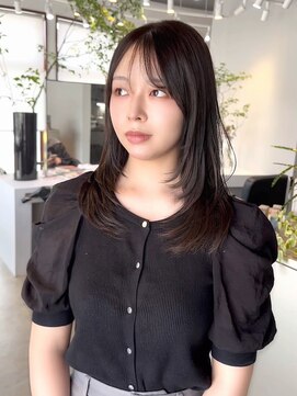 ジゼラ(GISELA) レイヤーカット グレージュ おくれ毛 ハッシュカット