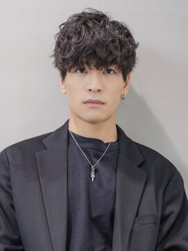 フィフス 天神大名(fifth) 天神大名波巻きスパイラルパーマメンズカットセンターパート30代