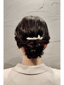 サンジュウナナドシー 大宮東口店(37.0℃) 下目キレイめシニヨン