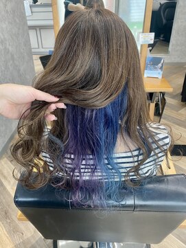 バイオレット×ブルーの個性派寒色インナーカラー