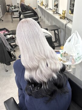 【デザインならこれ！ホワイト×ブラック】SAKI