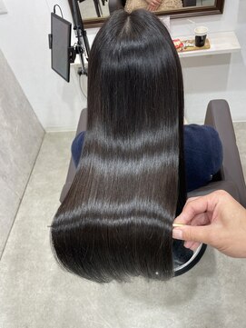 ラナ(Lana) 【Lana】深艶アッシュオリーブで魅せる、シルキーストレート