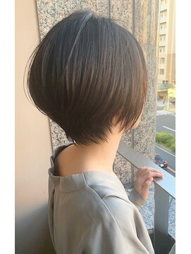 ネウィ ハウオリ 札幌駅前(newi hau'oli) 大人可愛い20代30代40代小顔ワンサイドショートボブ丸み前下がり