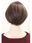 どこから見ても綺麗なシルエット大人女性におすすめショートボブ