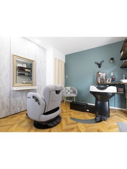 少人数のサロンだからこそできる、一人一人の髪質・クセを見極めた施術で、貴方のなりたいを叶える。