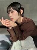前下がりショート前髪長めハンサムショート黒髪ショート前髪あり
