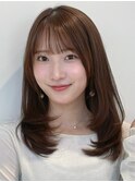 顔周りレイヤーカットくびれヘアミルクティーベージュカラー
