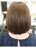 ビーズ ノイ(BEE´Z ＮＥＵ)&nbsp;丸みボブスタイル1.25リバースセンターパート