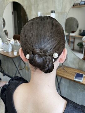 ノエル ヘアー アトリエ(Noele hair atelier) ☆スリークダブルシニヨン☆