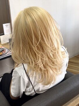 ファヴォリヘアー(favori hair) 【新潟】レイヤーカット/抜きっぱなしハイトーン