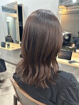 アトレ 梅田店(attrait)&nbsp;ツヤ感引き立つブラウンミディアム×大人っぽカット