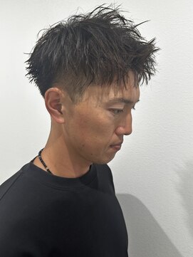 ヒュイル バイ ニアウ(Hwyl by Niau) メンズマッシュパーマニュアンスパーマスパイラルパーマ刈り上げ