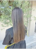 ワンレングスロングヘアにハイライトグラデーションカラー