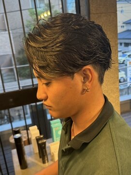 リットバイフィフス 鹿児島中央駅店(Lit by fifth) センターパートスパイラルパーマツーブロック刈り上げメンズヘア