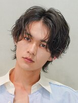 フィフス 原宿(fifth)&nbsp;原宿ツイストスパイラルパーマメンズカットセンターパート30代