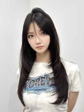 ロムーク 表参道(LOMKH) ミディアムレイヤーロングレイヤーカット顔周りオリーブベージュ