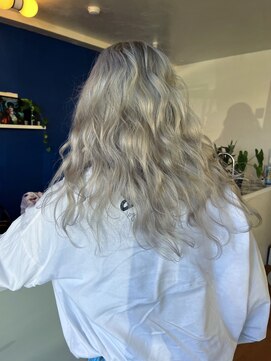 スプーピー(spooopy) ホワイトブロンド