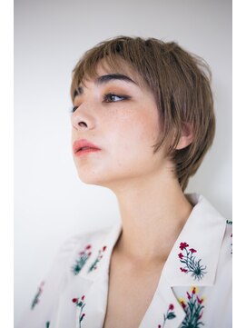 ピズム(PISM) ジェンダーレスイメチェンショート/フォギーベージュ