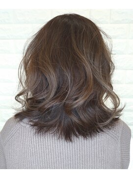 フレッシュサラダディーズ(D's) ミディアムボブ