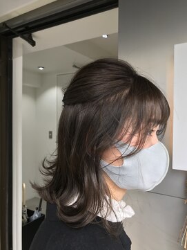 ネイヴィル(navile) ◎赤みゼロの オリーブベージュ