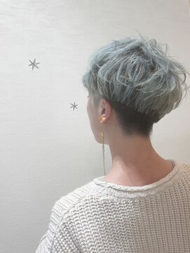 エ フュチュール(et Futur) 刈り上げ女子