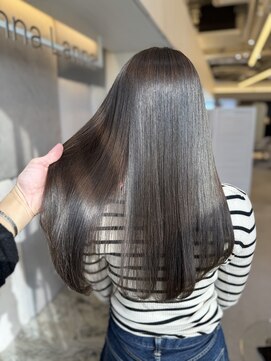 アナ ラーナ(Anna Lanna) 光に透けるおとなグレージュ【奥村北斗】