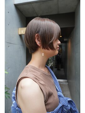 カシ 中目黒(CASI) ミニショート/ダブルカラー/ショートヘア/オリーブベージュ
