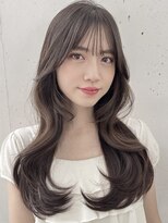 ファナ(fha-na)&nbsp;レイヤーカット/韓国ヘア/小顔/前髪長め/オリーブグレー