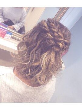 ヘアセットアリエス(aries) ハーフアップ