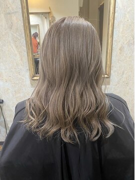 ファンド 千葉(fand) アッシュグレー/くびれヘア/韓国風レイヤー/ハイライト/髪質改善