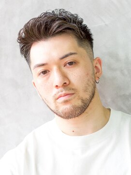 にもう 癖毛風アイロンパーマ スキンフェード