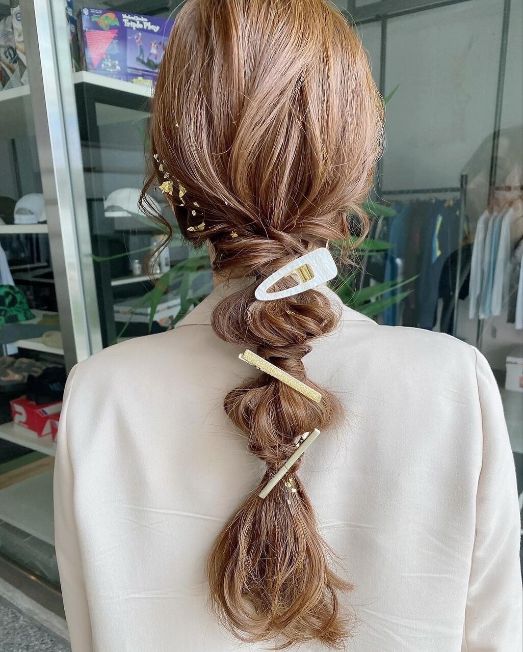 【彩る】　パーティーヘアセット　　3900円 夜会巻不可