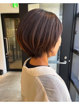 ニーイチイチ(211) ショートヘア/こなれショート/チェリーブラウン