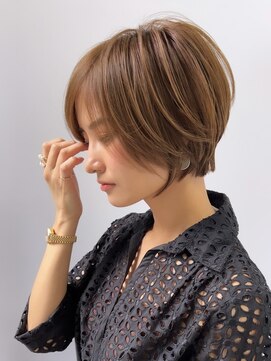 ラフ 立川(Laff) ショートヘアショートボブ白髪ぼかしハイライトカラーボブ