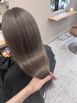 シカ 神戸三宮元町店(Cica) ブリーチ ミルクティー ハイトーン 透明感 三宮 元町