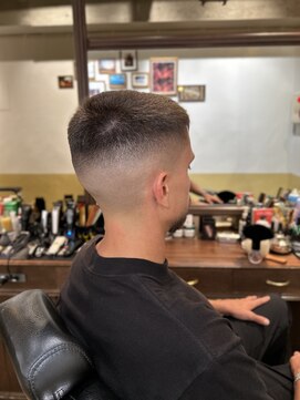 カムレイドフォーライフ(COMRADE 4 LIFE) クロップスタイル　担当西村