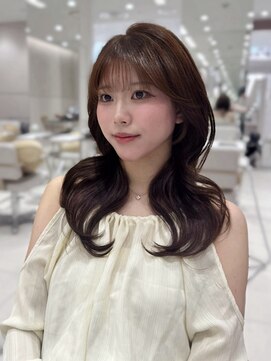アフロート トウキョウ(AFLOAT TOKYO) 顔まわりレイヤー×艶カラー｜上品な愛されロング