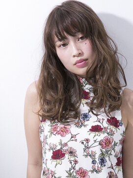 シャンプー 本店(SHAMPOO) 空気に溶け込むラフなカールでキュートナチュラルに