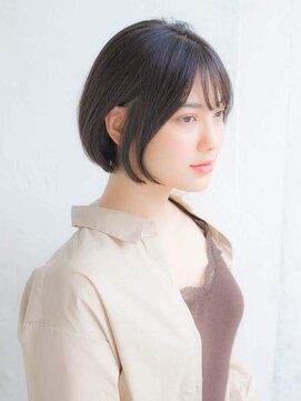 ルティア(Lutia) 似合わせカット 前下がり 大人かわいい